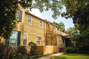 Anchuca Historic Mansion & Inn