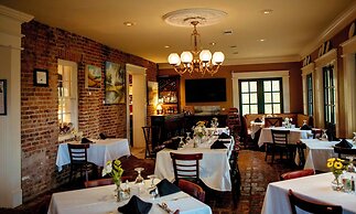 Anchuca Historic Mansion & Inn