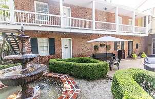 Anchuca Historic Mansion & Inn
