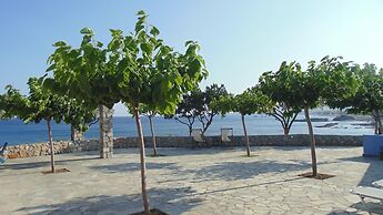 Paraktio Beach Apartments
