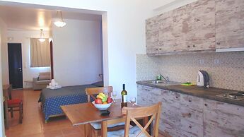 Paraktio Beach Apartments