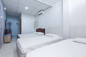 SPOT ON 89796 D'noor Budget Inn