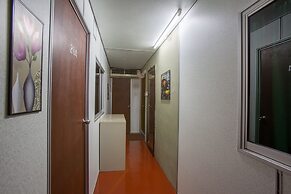 SPOT ON 89788 Musafir Transit Hotel