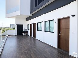 Marina Solé Loft 4 (J-4)