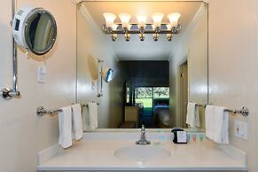 656 S At Silverado 1 Bedroom Condo by RedAwning