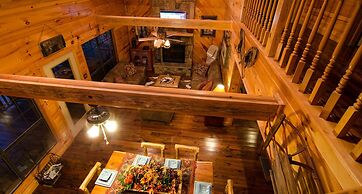 Breathless Cabin Includes Free Wifi, Parking Onsite, Private Hot Tub, 