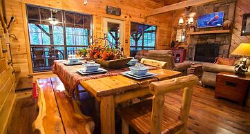 Breathless Cabin Includes Free Wifi, Parking Onsite, Private Hot Tub, 