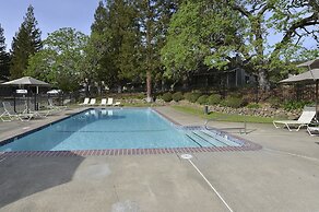 888 Oak Creek At Silverado 2 Bedroom Condo by Redawning