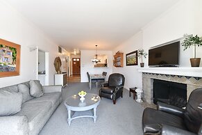 888 Oak Creek At Silverado 2 Bedroom Condo by Redawning