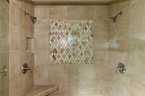 888 Oak Creek At Silverado 2 Bedroom Condo by Redawning