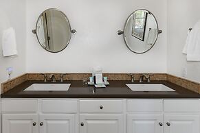 888 Oak Creek At Silverado 2 Bedroom Condo by Redawning