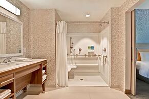 Home2 Suites Naples I-75 Pine Ridge Road, FL