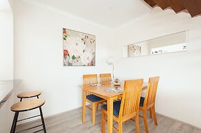 Comfy & Convenient Homebush West