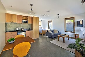 Freycinet Stone Studio 8