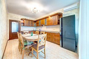 Apartment Voskresenska 18