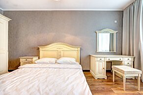 Apartment Voskresenska 18