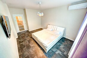 Apartment Voskresenska 18