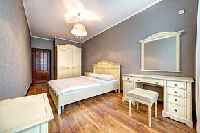 Apartment Voskresenska 18