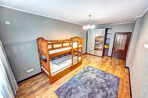 Apartment Voskresenska 18