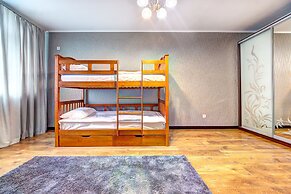 Apartment Voskresenska 18