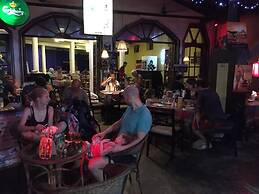 Sana's Beach Guesthouse and Restaurant