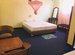 Sana's Beach Guesthouse and Restaurant