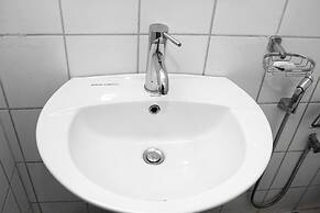 Sana's Beach Guesthouse and Restaurant