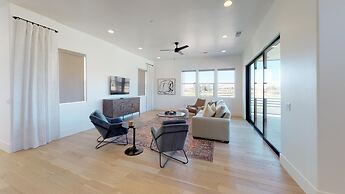 10 At Bloomington Country Club 3 Bedroom Condo by Redawning