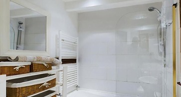 Tranquil Cottage Retreat in Bath