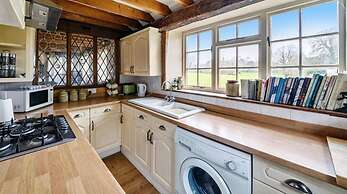 Tranquil Cottage Retreat in Bath