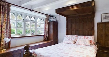 Tranquil Cottage Retreat in Bath