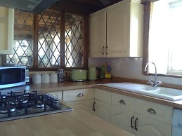 Tranquil Cottage Retreat in Bath