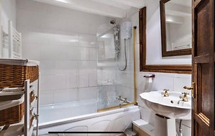 Tranquil Cottage Retreat in Bath