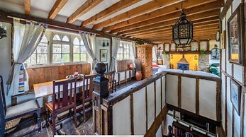 Tranquil Cottage Retreat in Bath