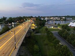 Ariel Broadway Hotel