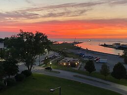 Ariel Broadway Hotel