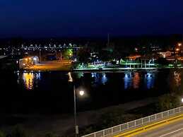 Ariel Broadway Hotel