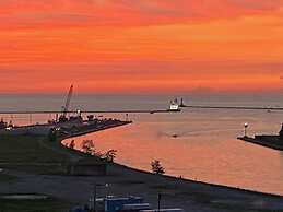 Ariel Broadway Hotel