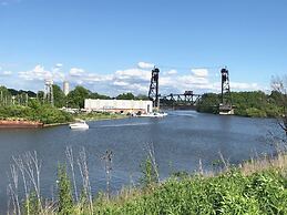 Ariel Broadway Hotel