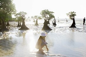 Costa Beach Resort & Club