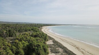 Costa Beach Resort & Club