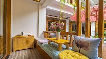 Floral Hotel · Rushuang Courtyard Lijiang