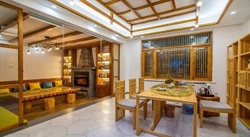 Floral Hotel · Rushuang Courtyard Lijiang