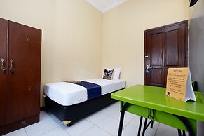 Super OYO 2209 Solo Point Guest House Syariah
