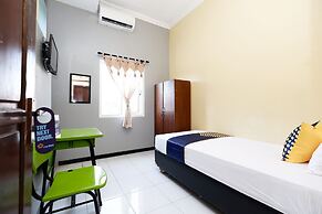 Super OYO 2209 Solo Point Guest House Syariah