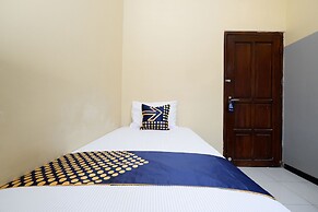 Super OYO 2209 Solo Point Guest House Syariah