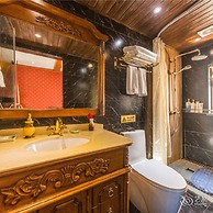 Floral Hotel · He Lu Ju Lijiang