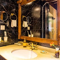 Floral Hotel · He Lu Ju Lijiang