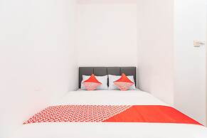 Super OYO 2223 J&b Room Utan Kayu