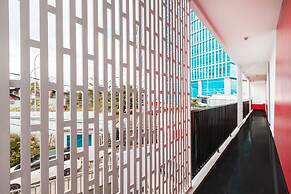 Super OYO 2223 J&b Room Utan Kayu